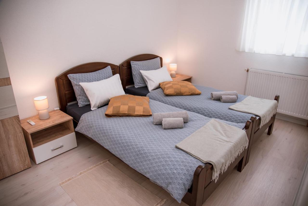 Guest House Mylan Licko Petrovo Selo Exterior foto