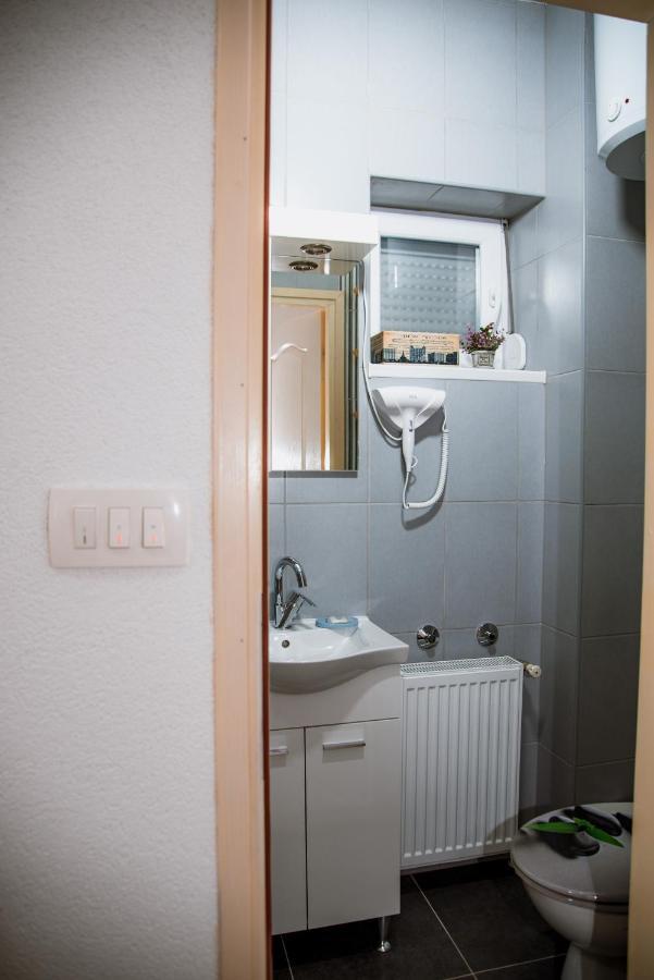 Guest House Mylan Licko Petrovo Selo Exterior foto