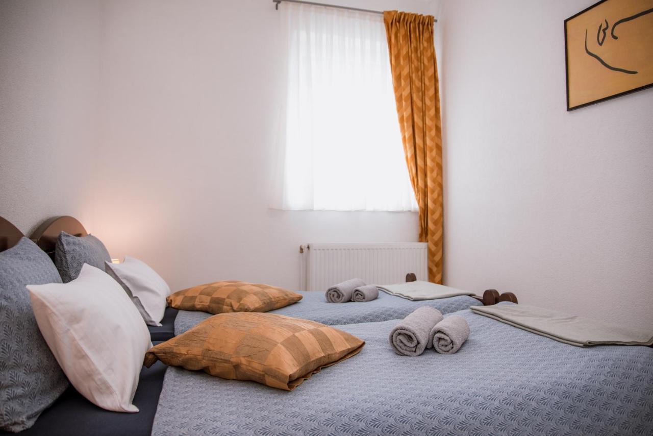 Guest House Mylan Licko Petrovo Selo Exterior foto