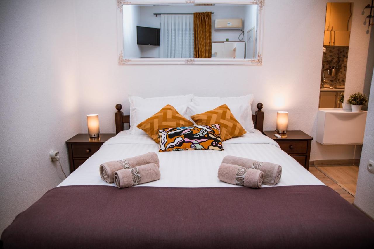 Guest House Mylan Licko Petrovo Selo Exterior foto