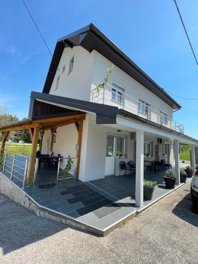 Guest House Mylan Licko Petrovo Selo Exterior foto